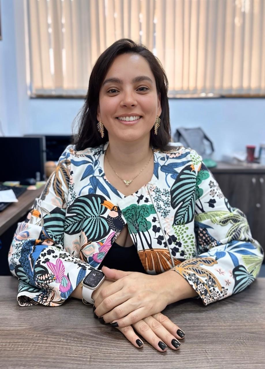 Profa. Dra. Verônica Ortiz Alvarenga (UFMG)